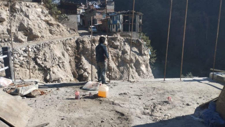लिपिगं पुलका कारण सवारी आवागमन पूर्ण रुपमा बन्द हुने