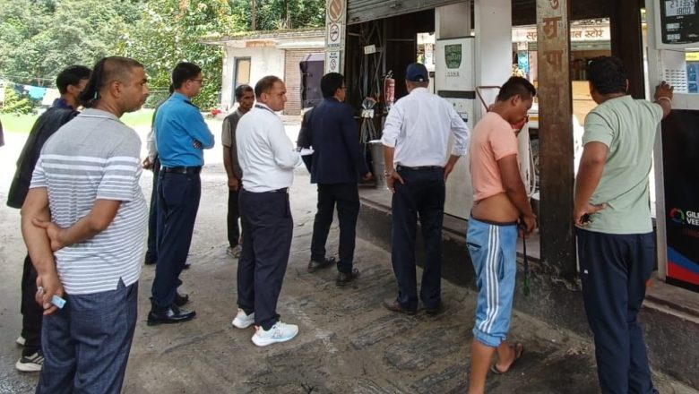 सिन्धुपाल्चोकका आयल स्टोरमा अनुगमन