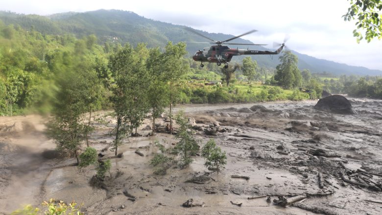 सेनाको हेलिकप्टरद्वारा दुई जनाको सकुशल उद्धार