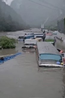 बाढीमा तीन प्रहरी, छ चिनियाँसहित १८ बेपत्ता