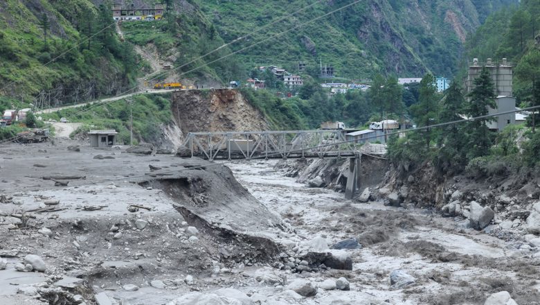 बाढीग्रस्त रसुवागढी क्षेत्र सुनसान ! थुनिएको पानी खोल्नेसहित क्षतिको विवरण लिने काम सुरु
