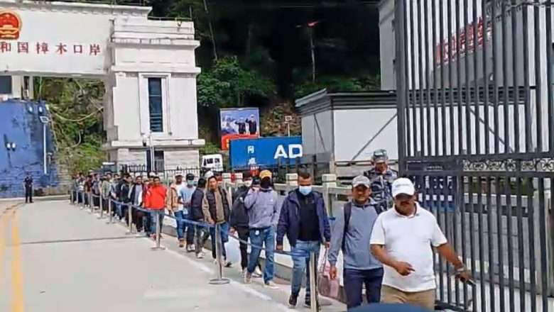 तातोपानी नाकाबाट बाढीले रोकिएका २ सय ३ जना नेपालीलाई चीनबाट उद्धार