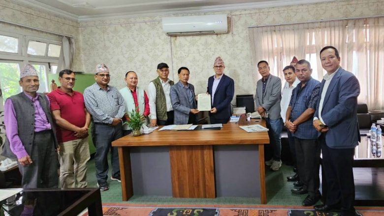 सिन्धुपाल्चोकमा ३ सडकको बहुवर्षीय गर्ने प्रक्रिया शुरु