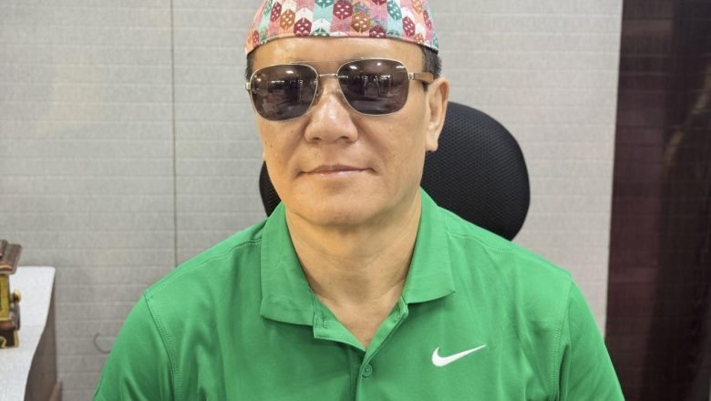 बारबिसेका पुर्ब नगर प्रमुख निमफुन्जो द्धारा एमाले परित्याग