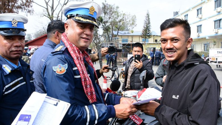उपत्यका ट्राफिक प्रहरी को प्रभावकारी काम, सेवाग्राहीको ताली