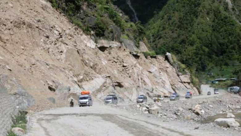 अवरुद्द बीपी राजमार्ग एकतर्फी खुल्यो, सावधानीपूर्वक यात्रा गर्न प्रशासनको अनुरोध