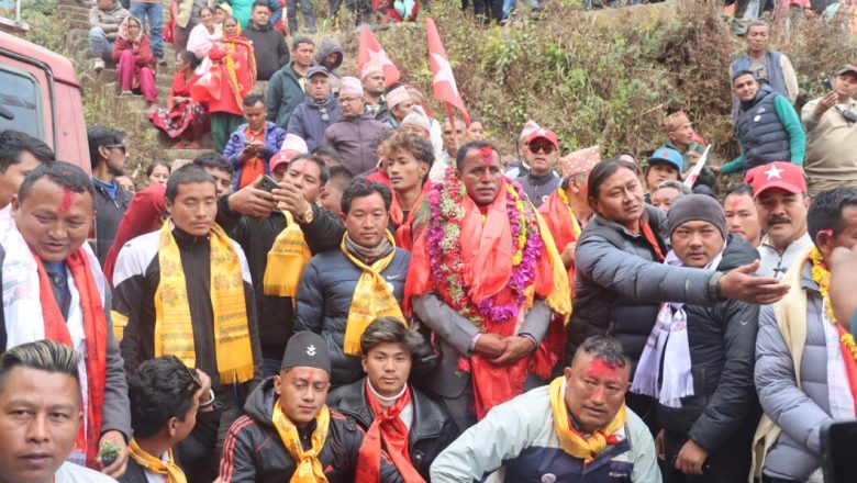 बृहत र्याली सहीत पाँचपोखरीदेखि चौतारासम्म घरदैलोमा नेकपाका दुलाल