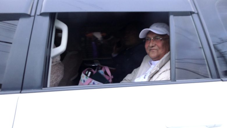 एमाले अध्यक्ष ओली पक्राउ