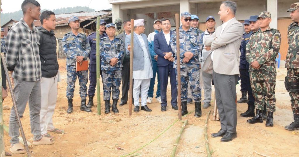 गृहमन्त्री अर्यालद्वारा उच्च अधिकारीसहित मतदान केन्द्रहरूको अनुगमन