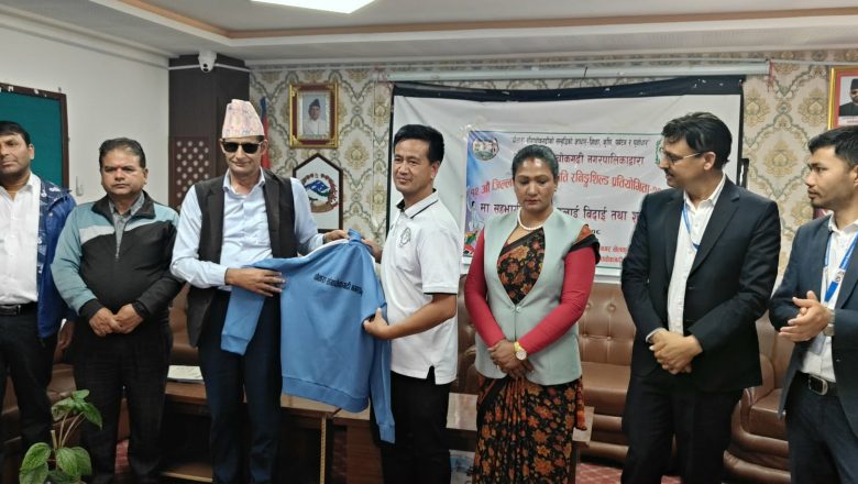 नगरका खेलाडीहरुलाइ चौसागढीको पोशाक सहीचत शुभकामना