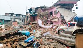 गैरीगाउँ क्षेत्रमा अतिक्रमण गरी निर्माण गरिएका सबै ठूला घर भत्काइयो