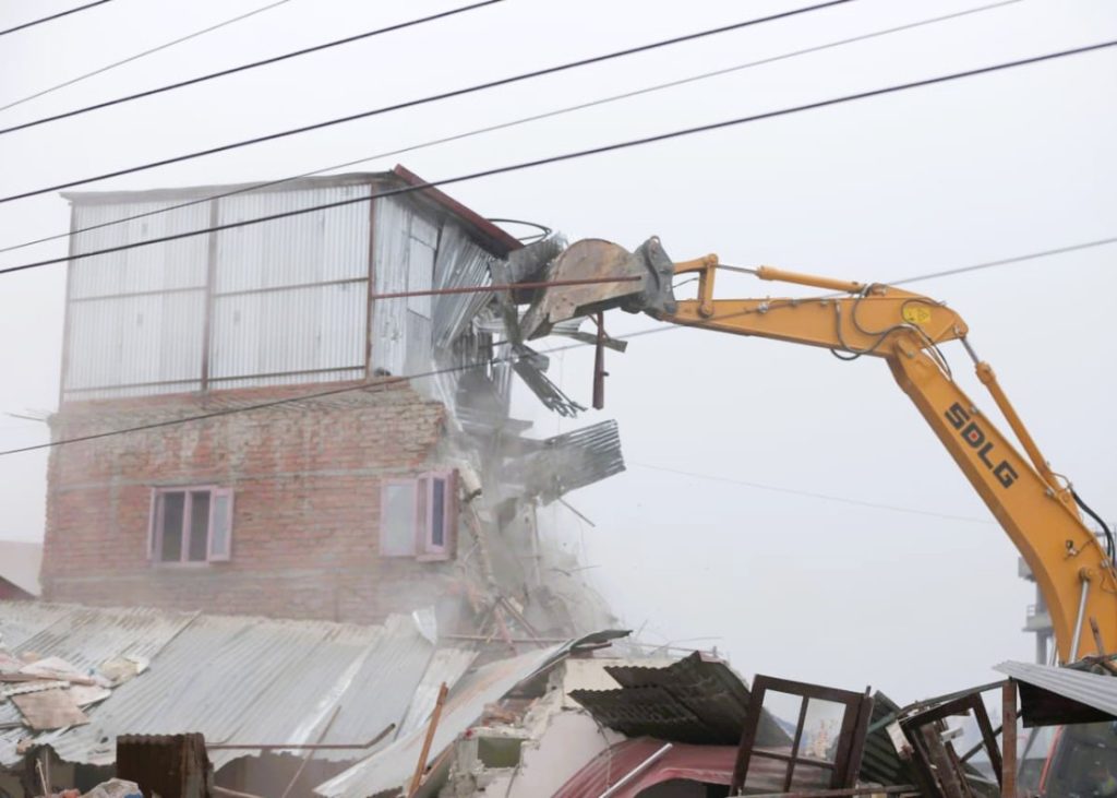 गैरीगाउँ–सिनामङ्गलमा घरटहरा हटाउने कार्य निरन्तर