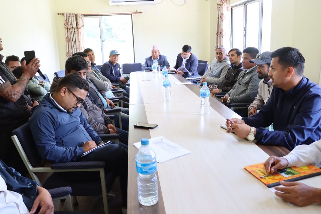 मेलम्चीमा नगरपालिका र निर्माण ब्यवसायी बिच छलफल