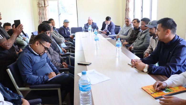 मेलम्चीमा नगरपालिका र निर्माण ब्यवसायी बिच छलफल