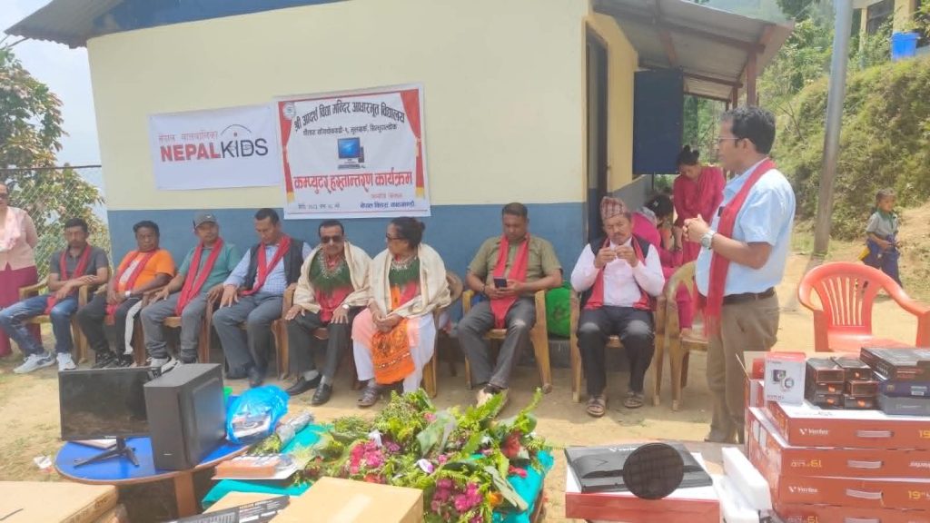 नेपाल किड्स द्धारा  आदर्श बिद्यालयमुलखर्कलाइ  सहयोग