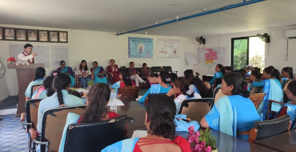 सिन्धुपाल्चोकमा  महिला सामुदायिक स्वास्थ्य स्वयंसेविकाका लागि आधारभूत तालिम सम्पन्न