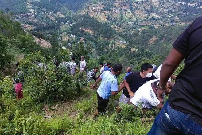 काभ्रेको बुच्चाकोटमा यात्रुवाहक बस दुर्घटना ः७ जनाको मृत्यु, १५ जना घाईते