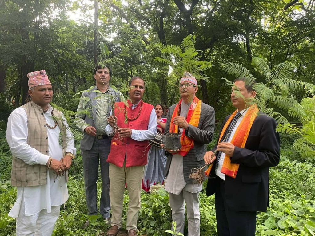 जन्मदिनलाइ सत्कर्ममा जोडौ अभियानमा रक्षा सचिब शर्मा र महानिर्देशक पराजुली
