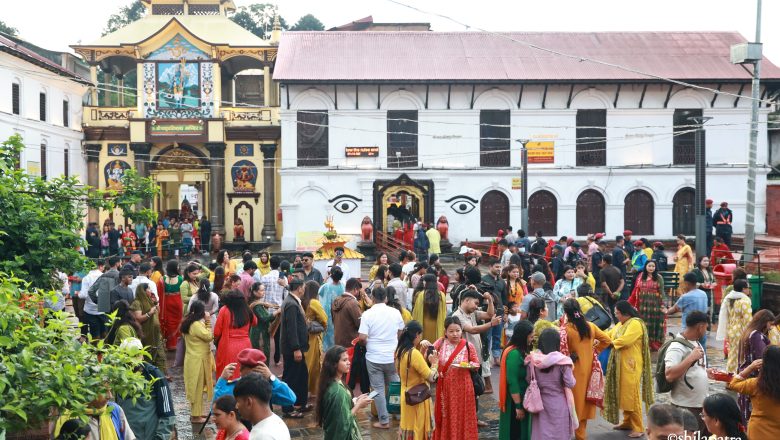 साउनको पहिलो सोमबार, पशुपतिनाथमा बिहानैदेखि दर्शनार्थीको घुइँचो