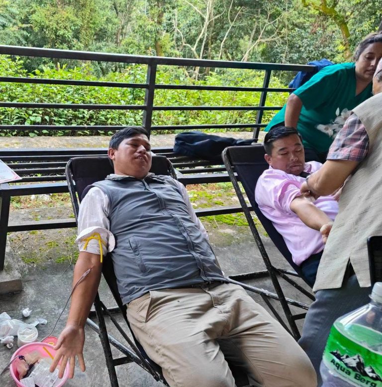 “रानीपोखरी मेलाको अवसरमा बाँझविसौनीमा रक्तदान कार्यक्रम, ३० जनाले गरे रक्तदान”