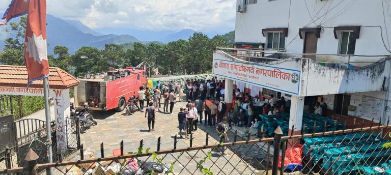 चौतारामा नपाद्धाराअनुदानमा कृषी सामाग्री बितरण