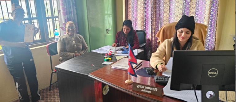 वडा कार्यालयको सेवा प्रवाहमा पुनम भण्डारीको सक्रियता, अध्यक्ष तामाङको व्यवस्थापन प्रशंसनीय