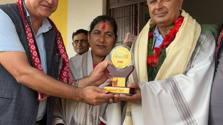 श्री डडुवा भवानीशङ्करमाबीद्धारा बाजागाजा सहीत वद्रीनेपालको शिक्षकबाट बिदाइ